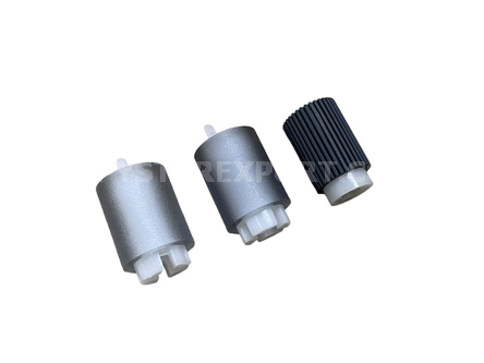PAPER PICK-UP ROLLER WITH HUB
